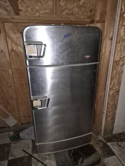 Vintage style refrigerator
