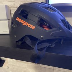 Like new medium Mongoose black mountain biking helmet (adjustable sizing)