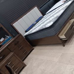 *Bedroom Special*---Carolina Mature Platform Storage King Bedroom Sets---Now $699---Delivery And Financing🤝