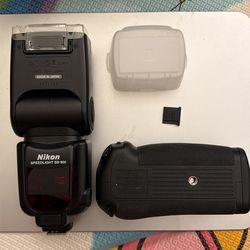 Nikkon SB-900, MB-D10