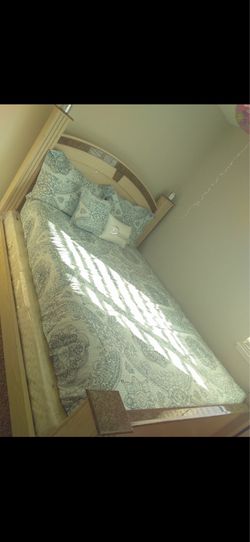 Bedroom set queen size