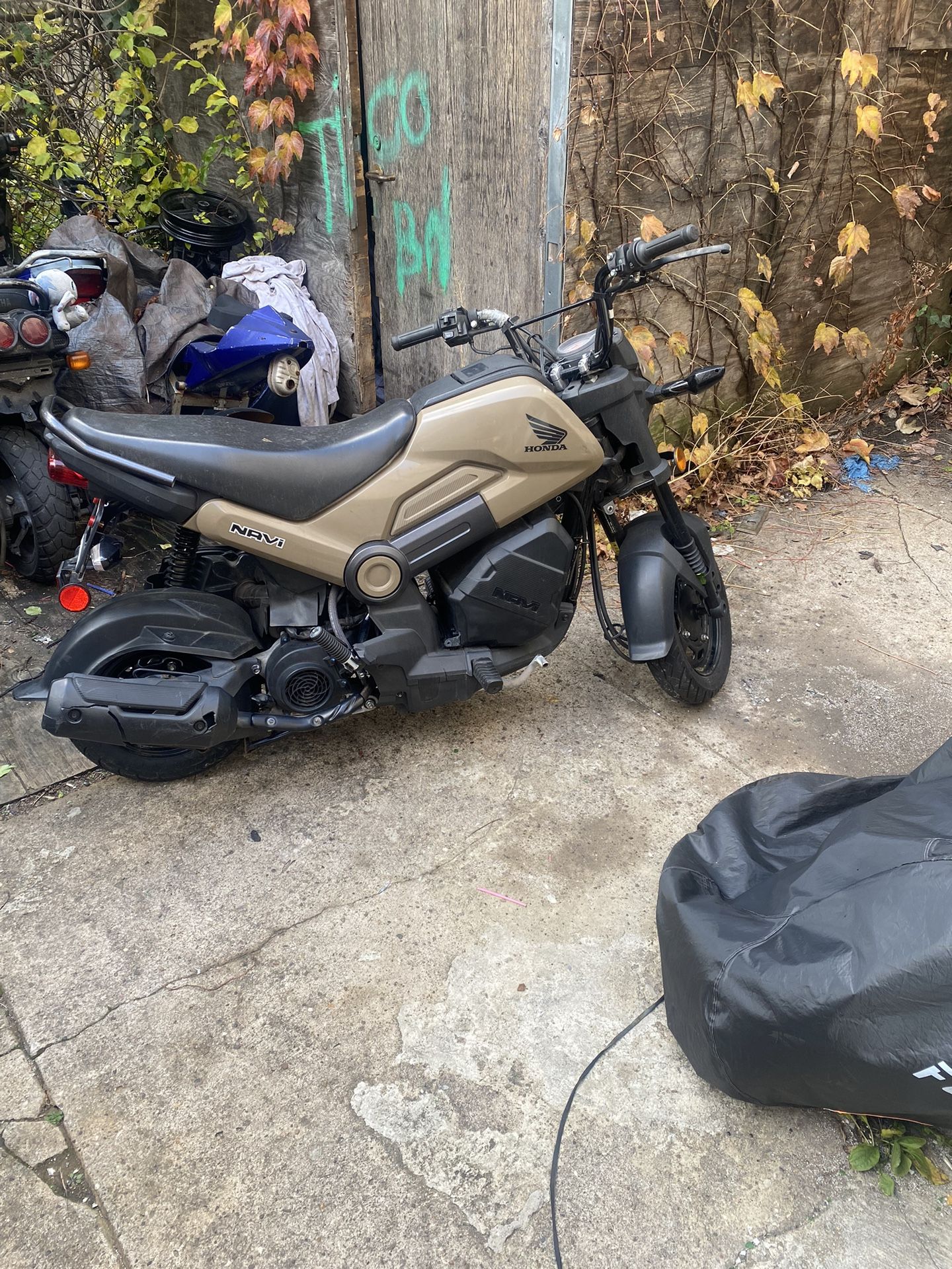 2022 honda Navi got it on a trade with no papers and it has a switch instead of keys starts first kick it aslo has push start if u don’t want to kick