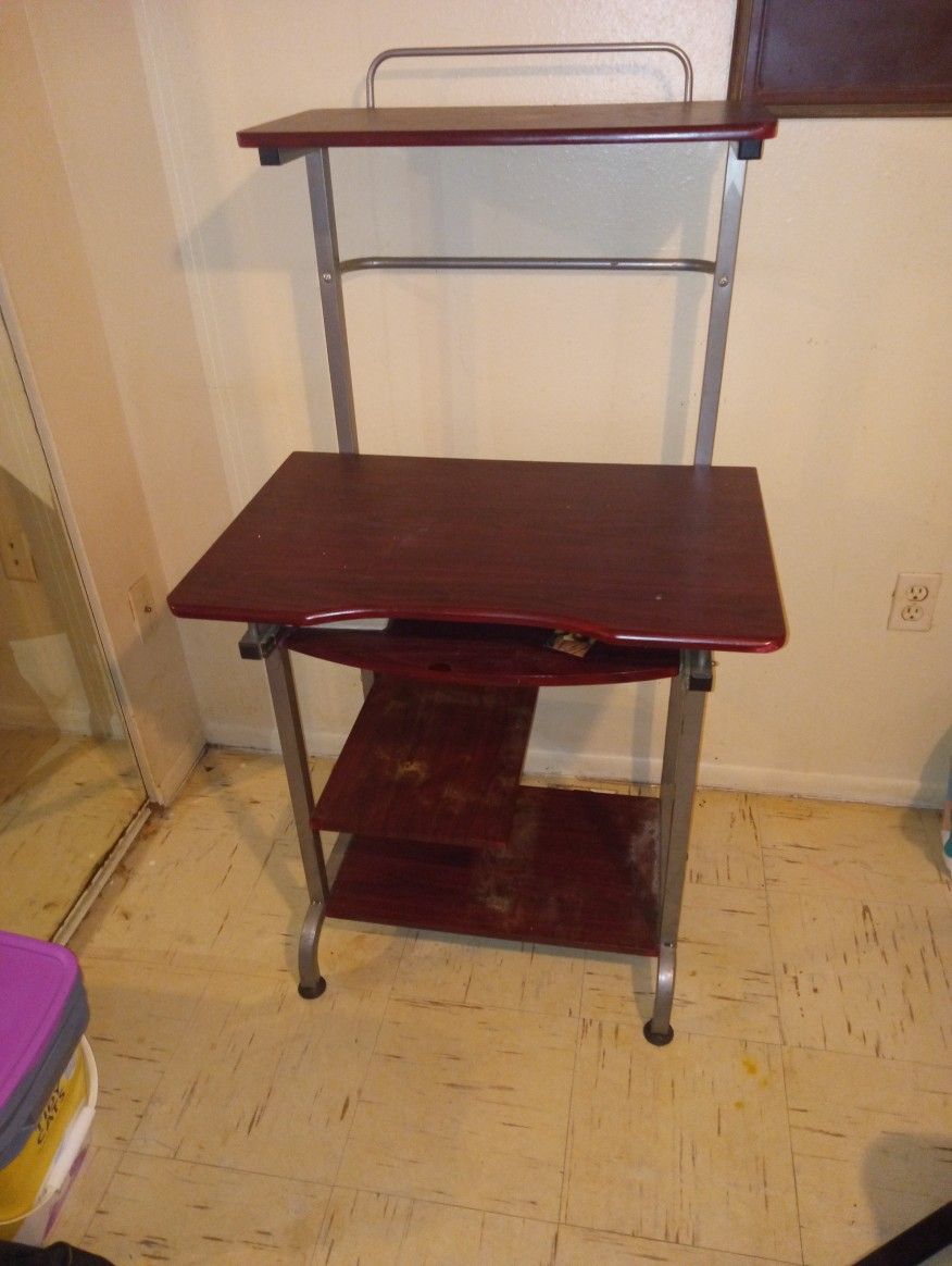 Small Desk On Wheels