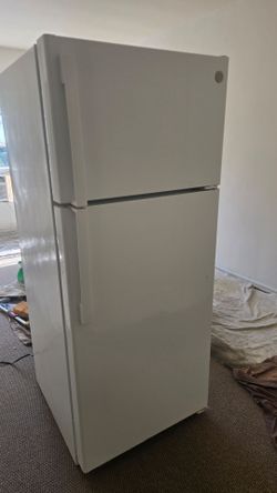 GE top-freezer/refrigerator