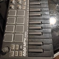 AKAI PROFESSIONAL MPK MINI 8 KNOB 25 KEYBOARD CONTROLLER