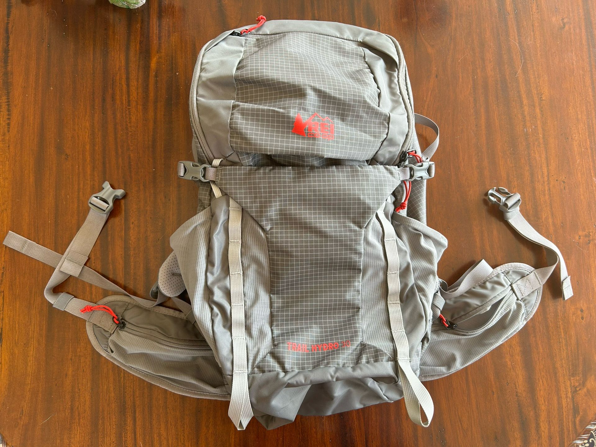 REÍ Hiking / Trail Backpack