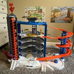 Hot Wheels - Super Ultimate Garage