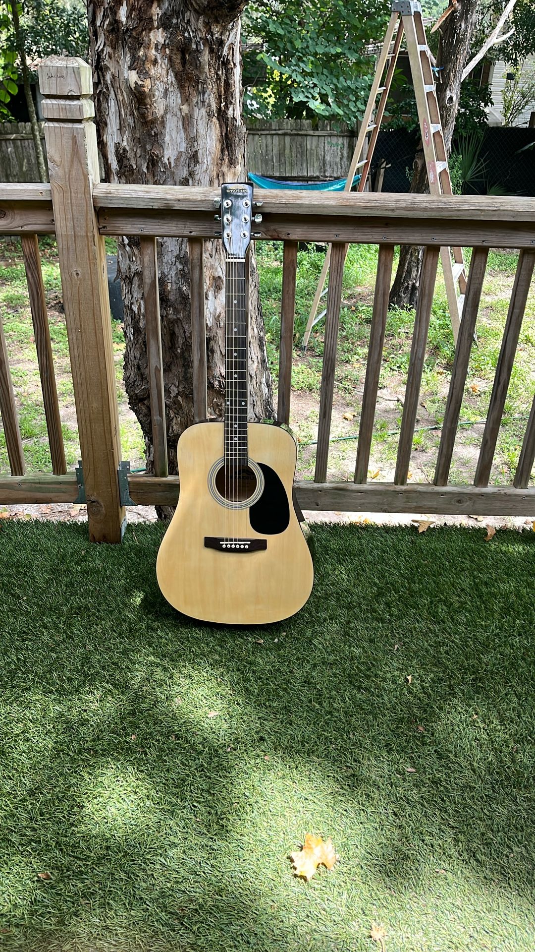 🎸 Beautiful Stadium Acoustic Guitar – Like New! 🎶