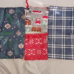 Thirty-One Gifts- Timeless Memory Pouches- Holiday Set 2 Small And 2 Large Bags