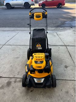DEWALT 21 in. 196cc E-GOV Engine 3-in-1 Gas RWD Self-Propelled Lawn Mower with High Rear Wheels