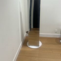 Stand Up mirror vanity