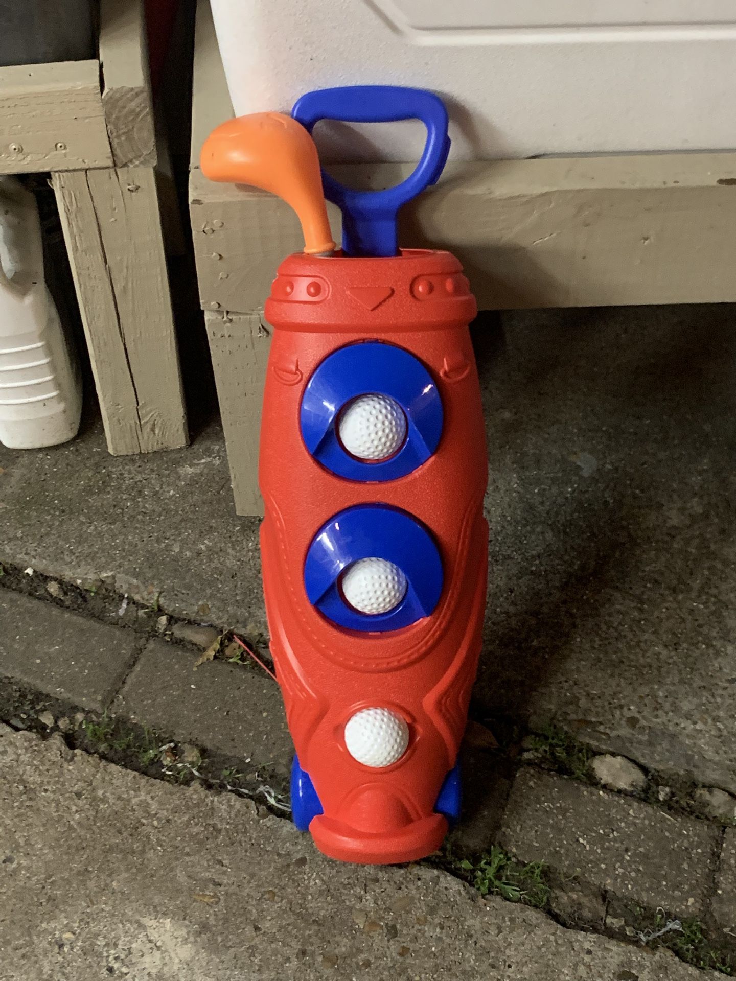 Kid’s Golf Cart Toy With Only One Club And Three Balls.