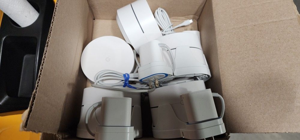 Google Wifi 5 Piece and 3 mounts AC-1304