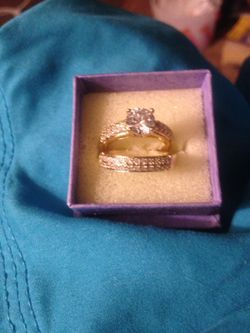 Gold Tone Two Ring set Size 6