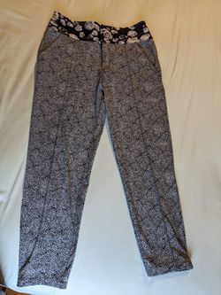 Lululemon Trousers- Like New Condition- Size 6