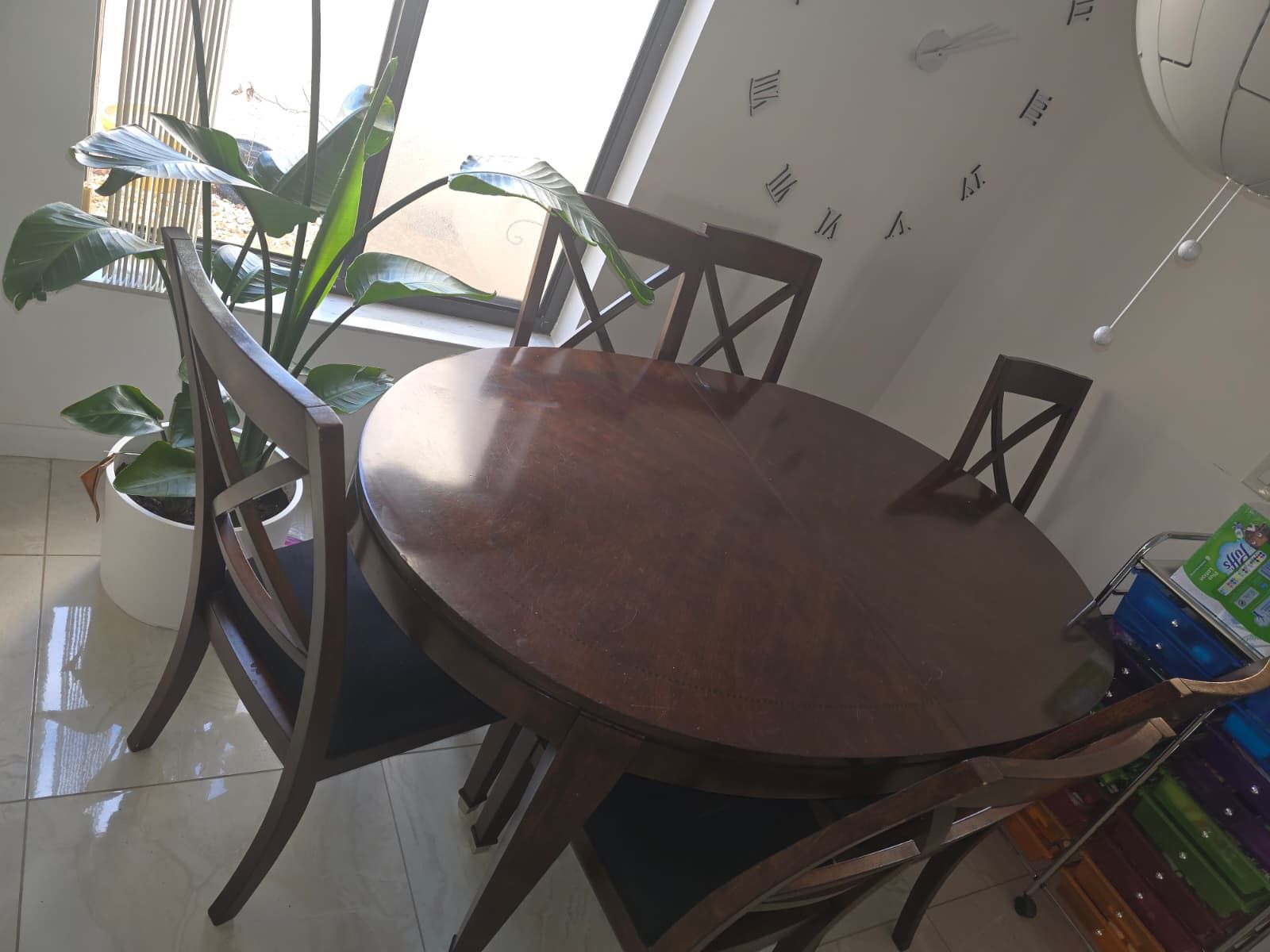 Dining Table for Sale – Seats 6 (Extends Larger)