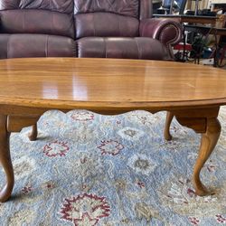 BROYHILL FURNITURE Traditional Style Oak Oval Coffee Table - Rare!!