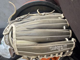 Wilson softball glove A1000