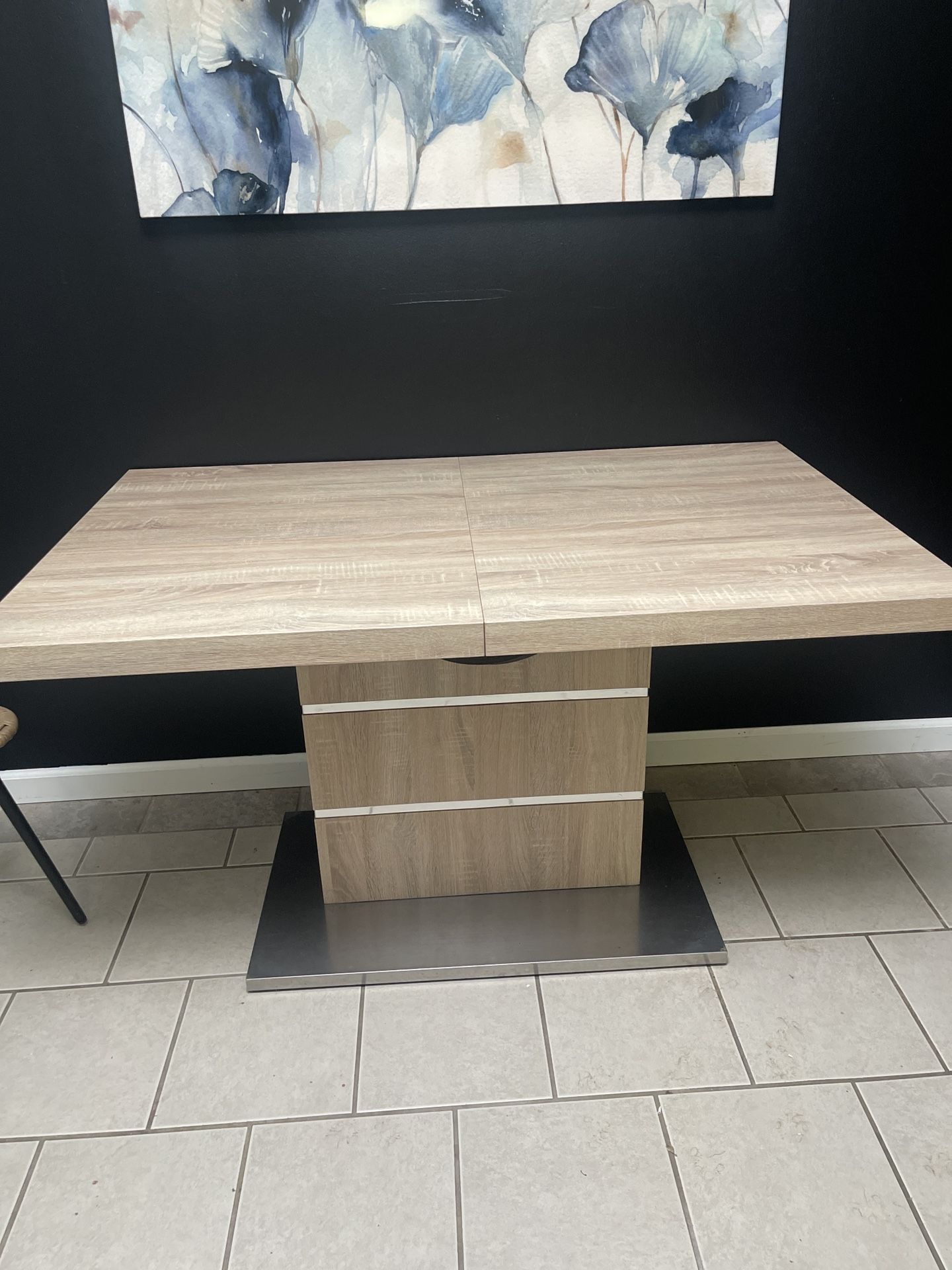 Modern Extendable Dining Table (PICK UP ONLY)