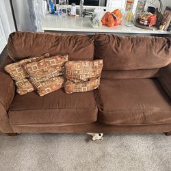 FREE COUCH NEEDS TO BE GONE TODAY