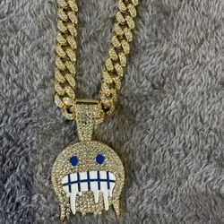Mens new without tags gold blinged out freezing emoji pendant and chain. 