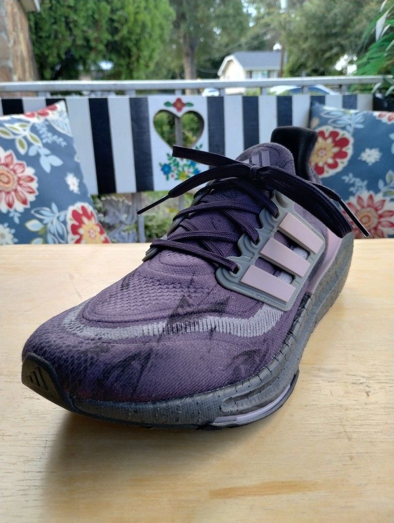(Size-10.5) like New, Women's Adidas Ultra Boost Light Aurora Black Preloved Fig Grey