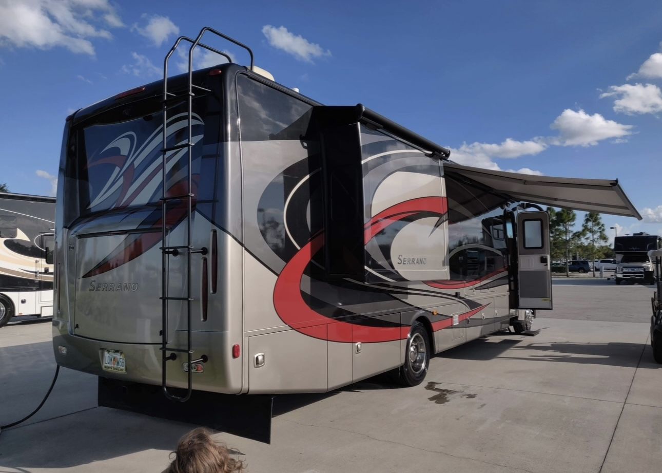 2013 Thor Motor Coach Serrano 34M