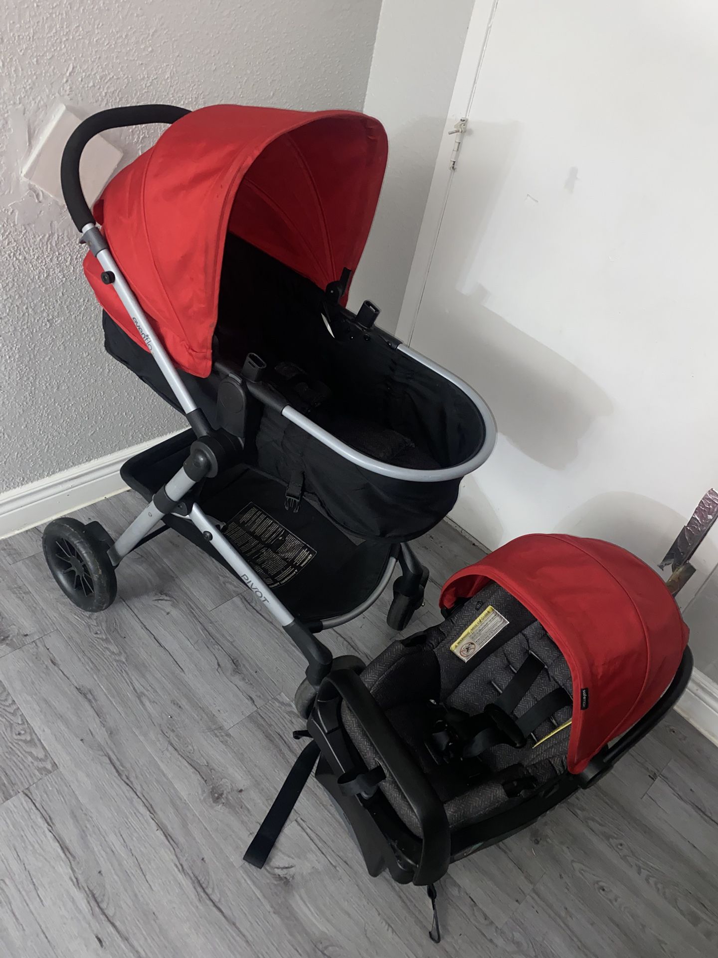 Evenflo Pivot Modular Travel System