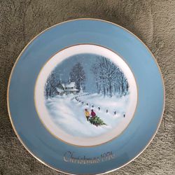 1976 Avon Christmas Plate Wedgewood