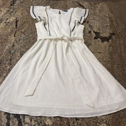 Banana Republic white With Embroidered Black Trim  Gauze Fit and Flare Dress Women’s Size Medium 38” Length Shoulder To Hem Like New