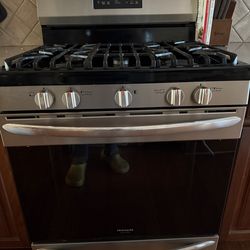 Frigidaire Gallery Collection 5 Burner Gas Range