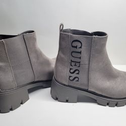 Guess Evolved Woman's Shoes - Ivory - Size 8.5 Medium- Never worn!!!