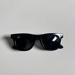 Black wayfare sunglasses 