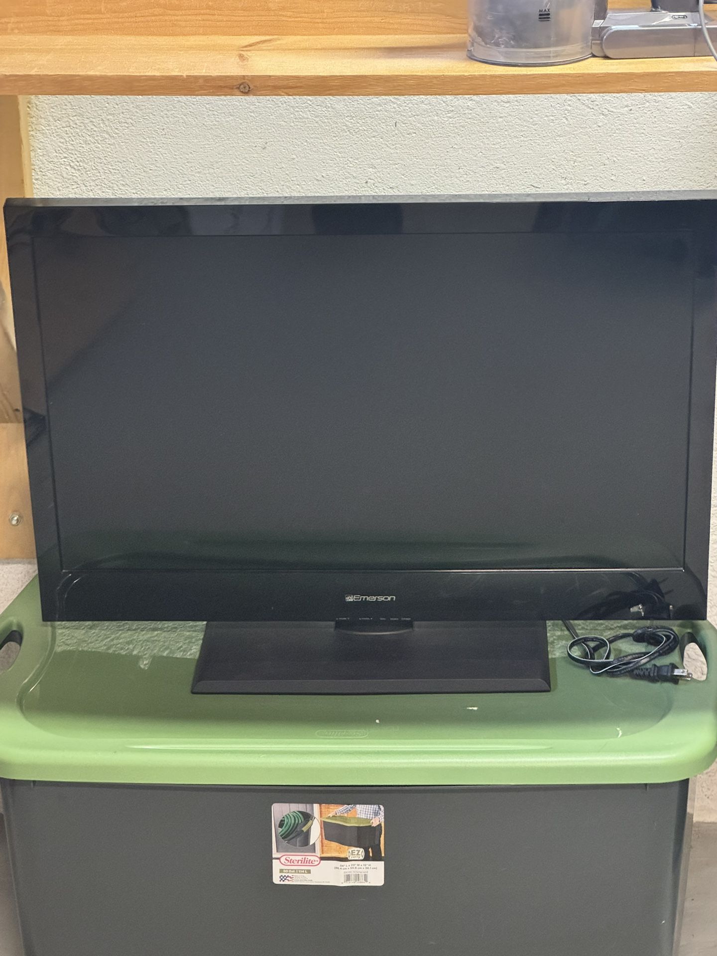 Emerson 32" Flat Screen TV With Remote