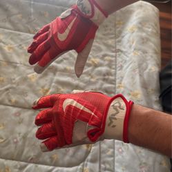 Batting gloves