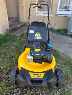 DEWALT 21 in. 150cc Briggs and Stratton 625ex Engine Rear Wheel Drive 2-in-1 Gas Self Propelled Walk Behind Lawn Mower