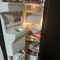 Refrigerator 
