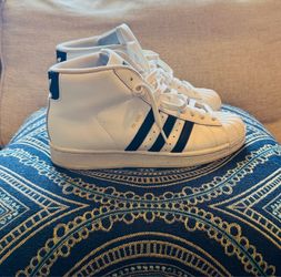 Adidas sneakers size 6 in women’s .