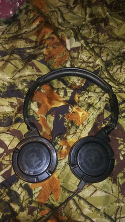 2xl head phones made by skullcandy