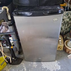 Avanti Mini Fridge