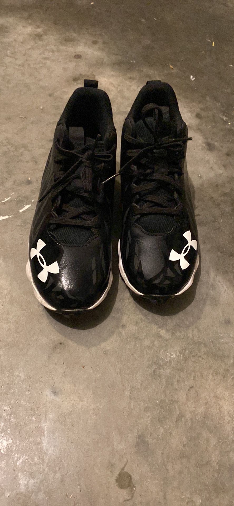 Kids Black Cleats Size 3.5Y