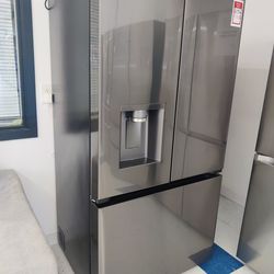 LG
26 cu. ft. Smart Counter-Depth MAX French Door Refrigerator with 4 types of ice in PrintProof