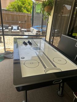 Wayne Gretzky air hockey table
