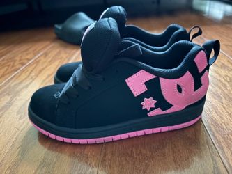 DC Shoes Low-Top Sneakers Black and Pink