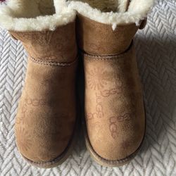 🔥Ugg Bailey button mini II limited logo all over print  edition chestnut Womens  7