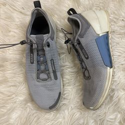 Men shoes size 10.5