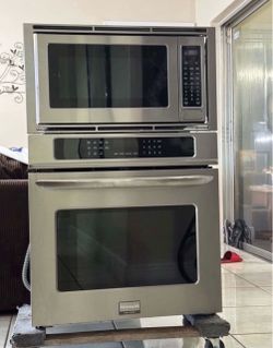 Frigidaire Gallery Oven & Microwave- Excellent Condition
