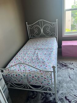 Metal bed frame