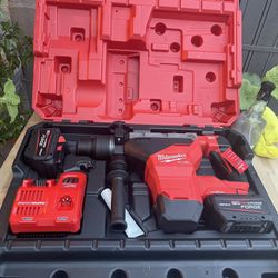 Milwaukee M18 FUEL 18V Lithium-Ion Brushless Cordless 1-9/16 in. SDS-Max Rotary Hammer Kit w/ Two 8.0Ah Batteries & Hard Case