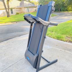 XTERRA Fitness TR150 Folding Treadmill  (LIKE NEW!) 